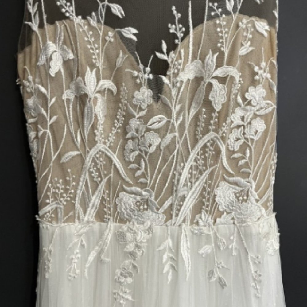 Anna Kara Wedding dress style:Mayflower